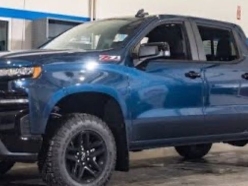 Used 2021 Chevrolet Silverado 1500 LT Trail Boss w/ Convenience Package II image 1