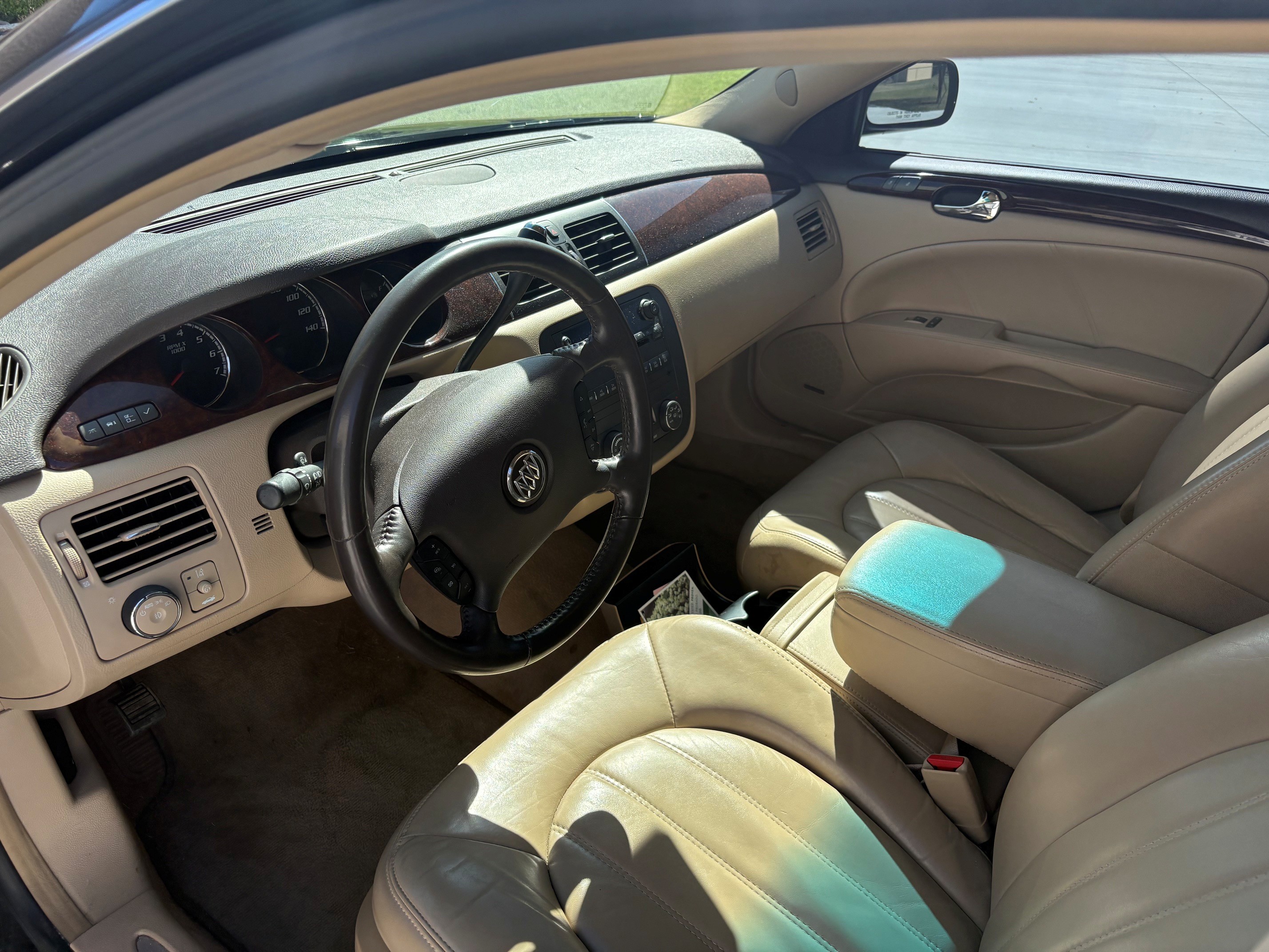 Used 2011 Buick Lucerne CXL FWD image 4