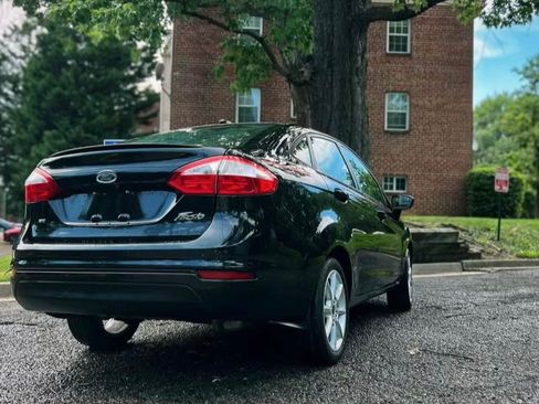 Used 2019 Ford Fiesta SE w/ Equipment Group 201A image 2