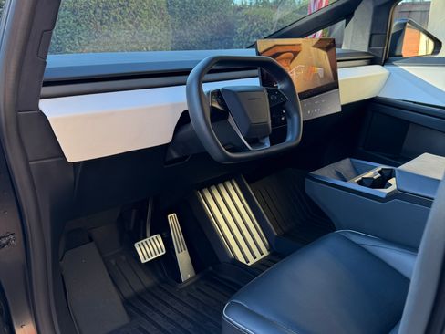 Used 2024 Tesla Cybertruck AWD Crew Cab image 8