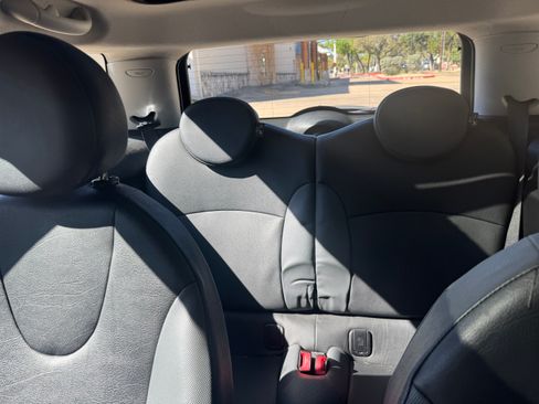 Used 2010 MINI Cooper Hardtop image 8