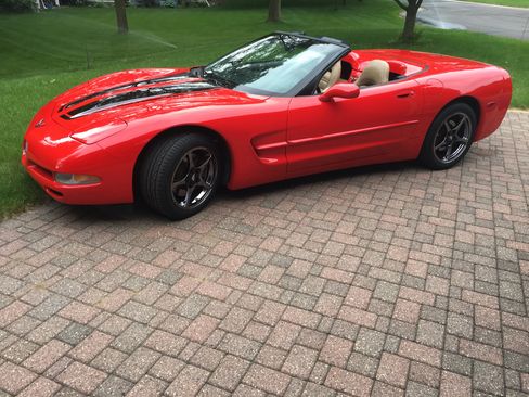 Used 2000 Chevrolet Corvette Convertible w/ Memory Pkg image 1