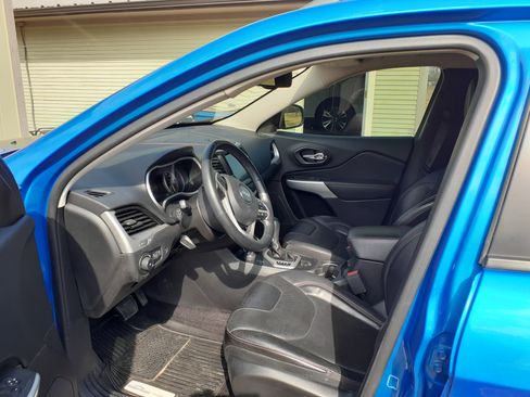 Used 2018 Jeep Cherokee Trailhawk w/ Quick Order Package 27L image 10