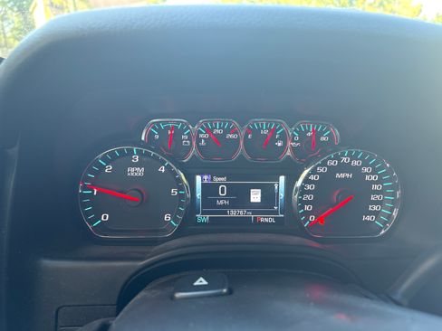 Used 2019 Chevrolet Tahoe LT w/ RST Edition RWD image 8