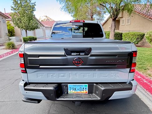 Used 2025 Nissan Frontier PRO-4X AWD/4WD image 2