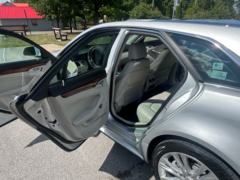 Used 2010 Cadillac CTS Luxury RWD image 17