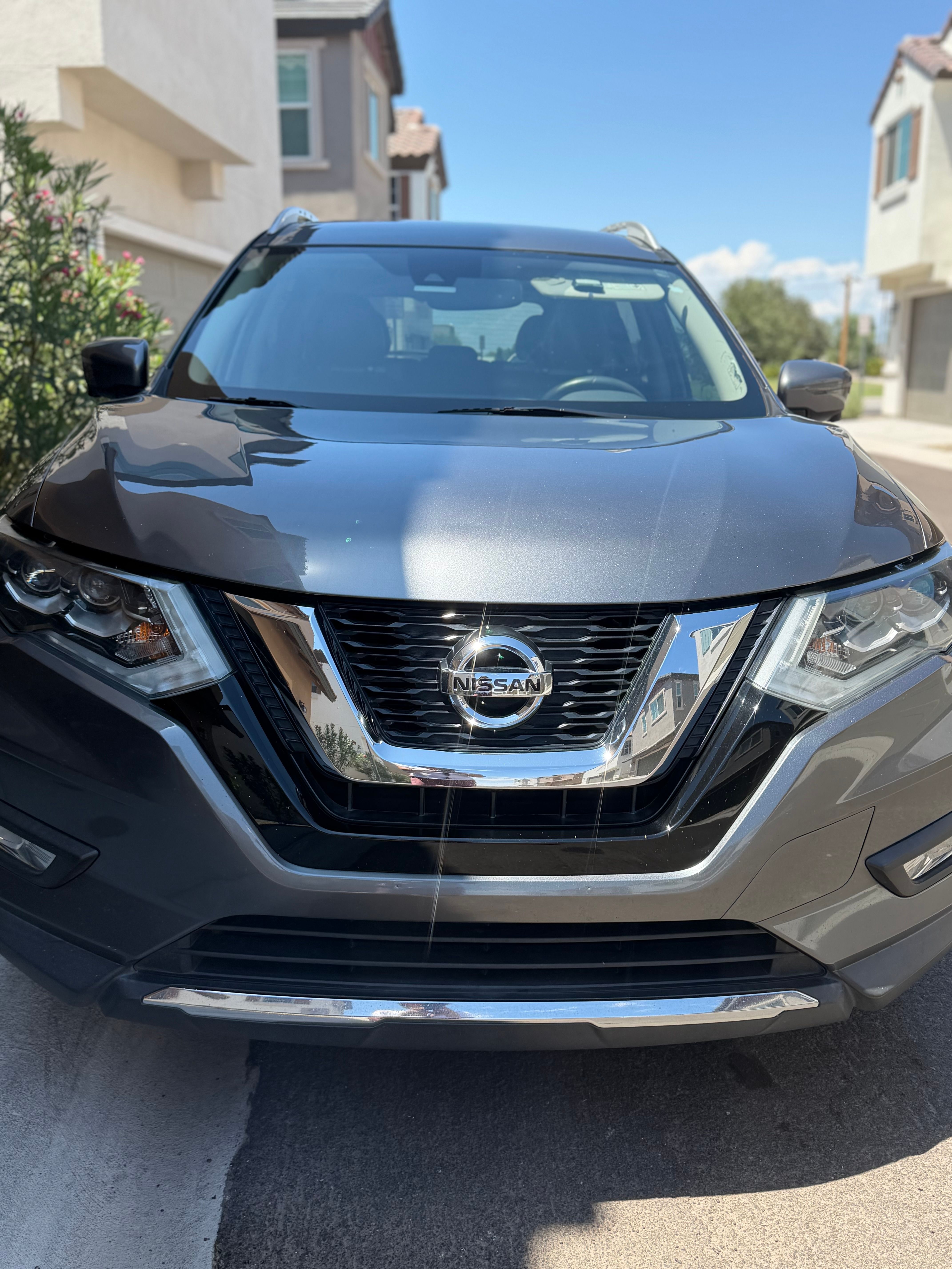 Used 2017 Nissan Rogue SL FWD image 1