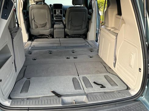 Used 2010 Chrysler Town & Country Touring image 23