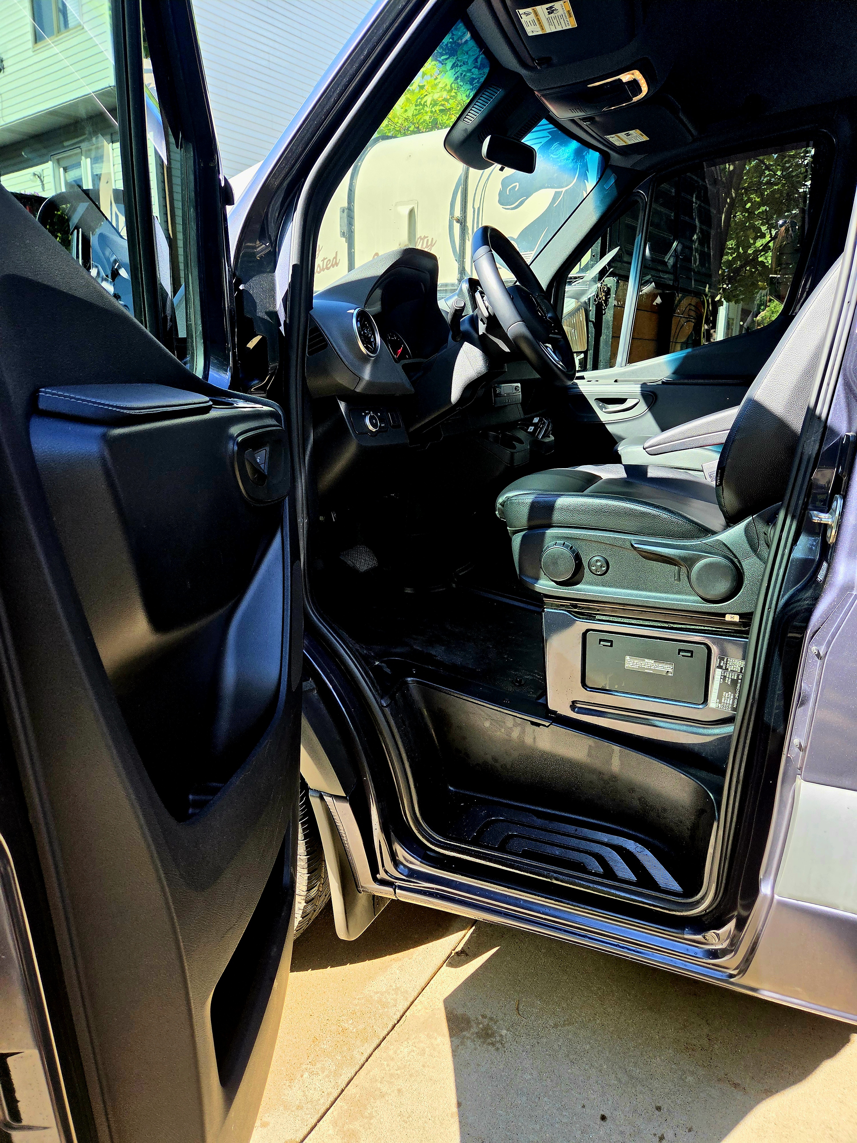 Used 2022 Mercedes-Benz Sprinter 2500 image 12