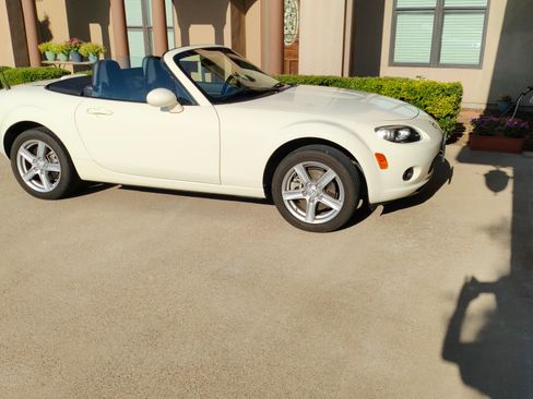 Used 2008 MAZDA MX-5 Miata Sport RWD image 8