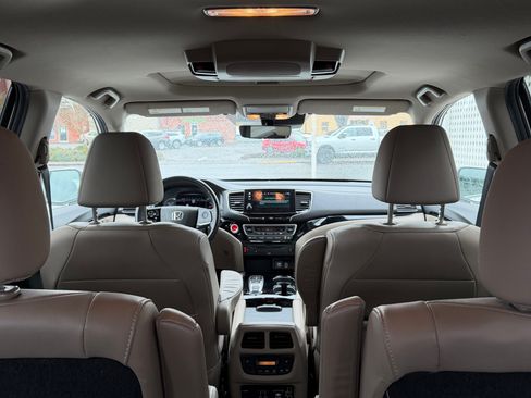 Used 2019 Honda Pilot Touring image 11