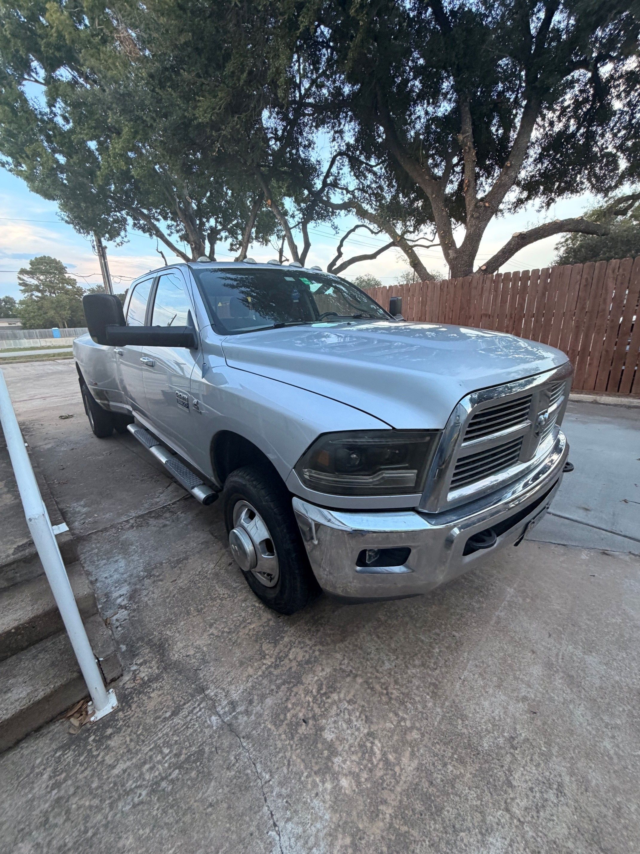 Used 2011 RAM 3500 Big Horn AWD/4WD image 2