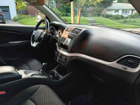 Used 2020 Dodge Journey SE w/ SE Popular Equipment Group FWD image 6