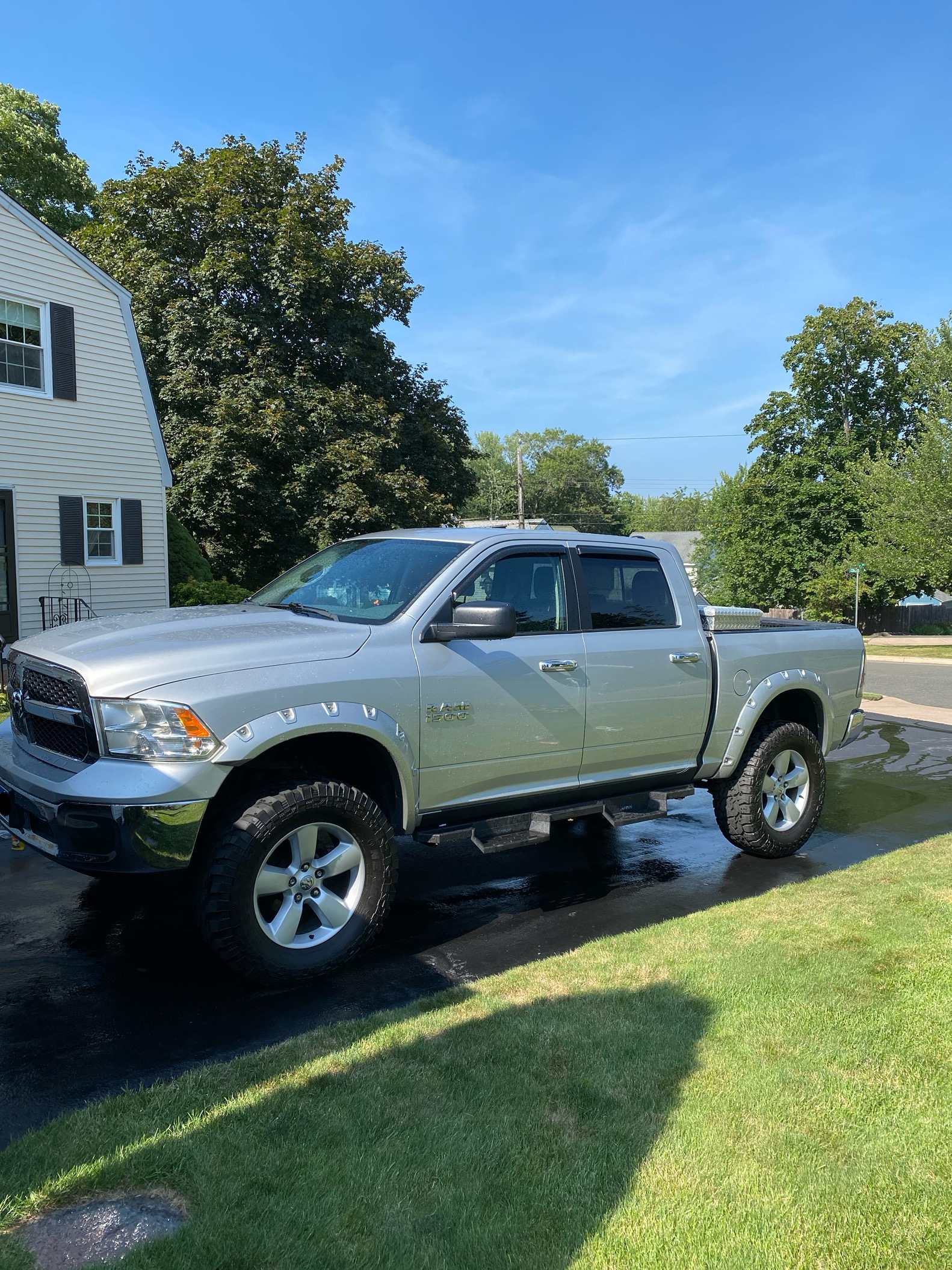 Used 2017 RAM 1500 Classic SLT AWD/4WD image 4