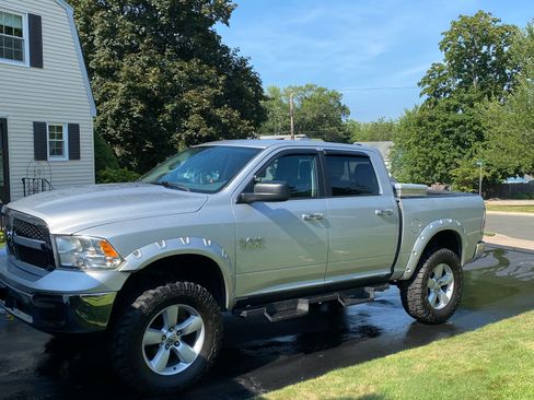 Used 2017 RAM 1500 Classic SLT image 4