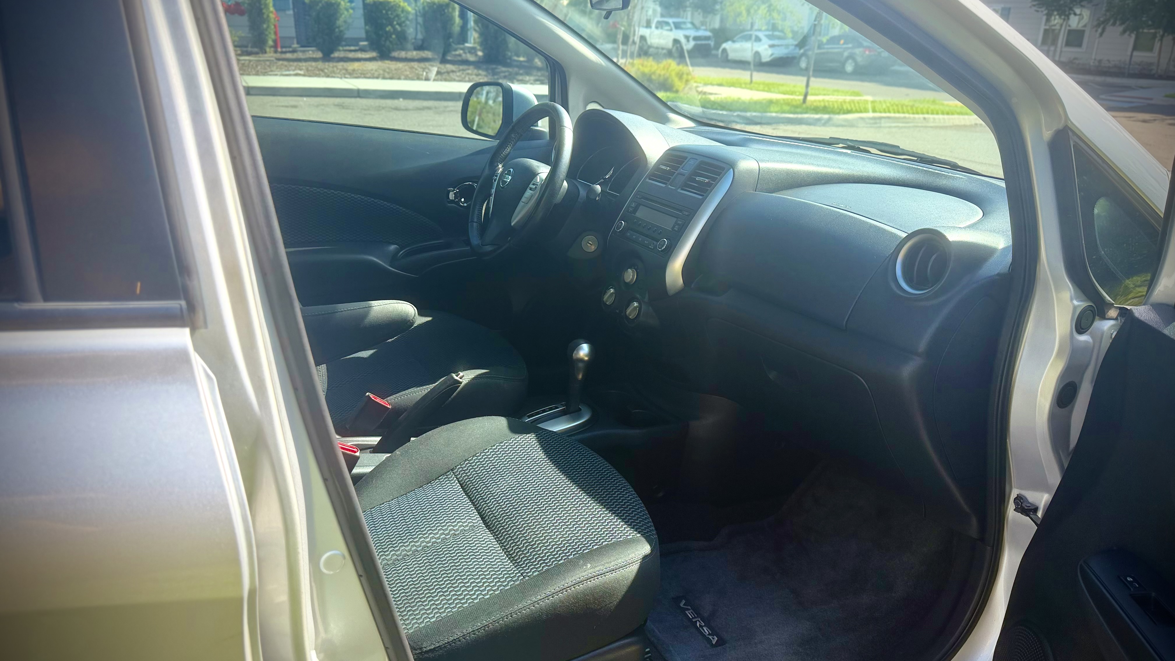 Used 2014 Nissan Versa Note SV FWD image 17