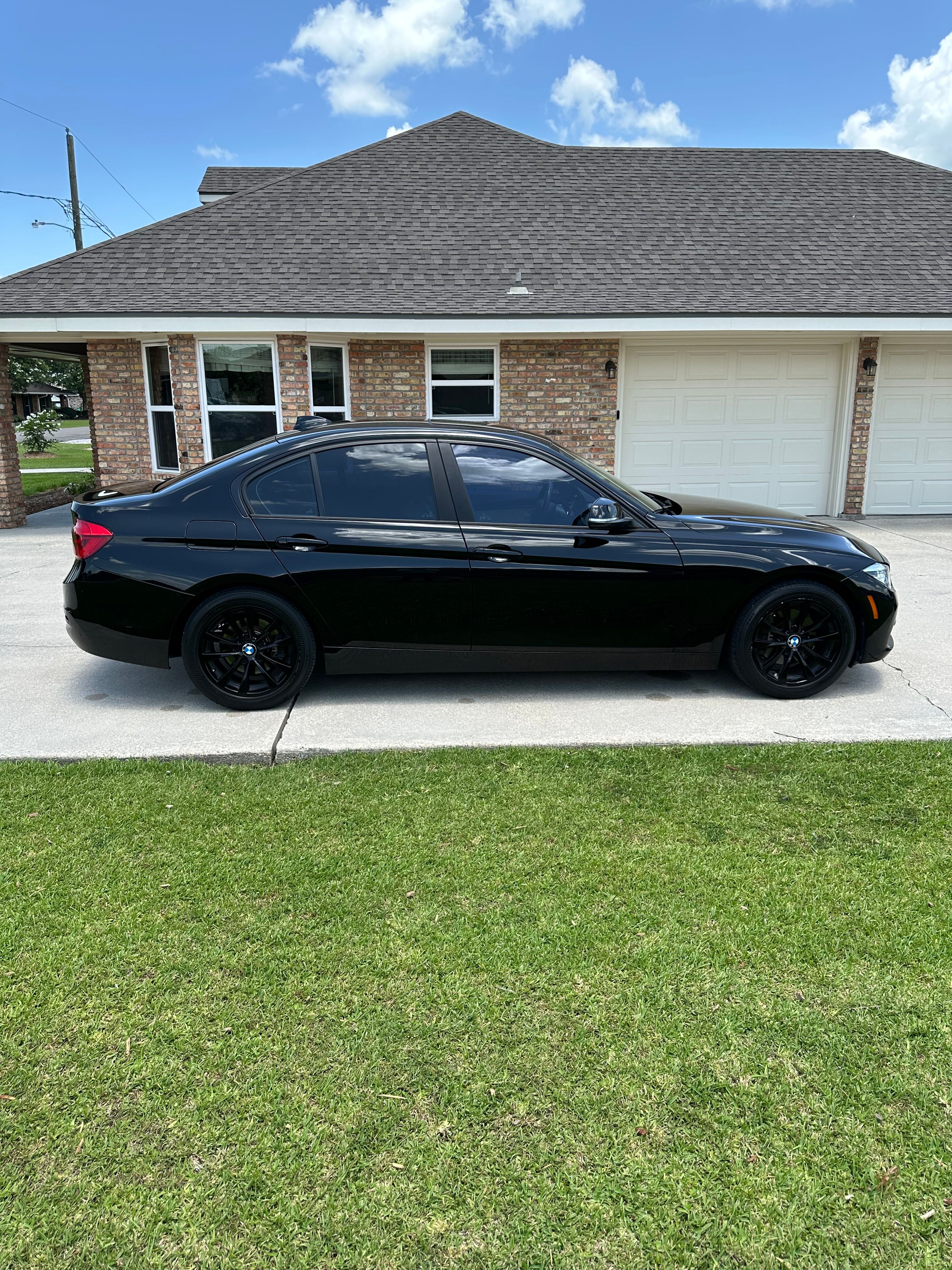 Used 2018 BMW 320i Sedan RWD image 5