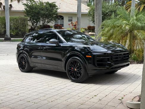 Used 2026 Porsche Cayenne AWD/4WD image 8