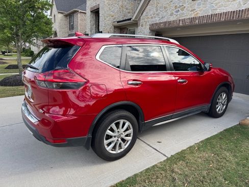 Used 2017 Nissan Rogue SV image 5