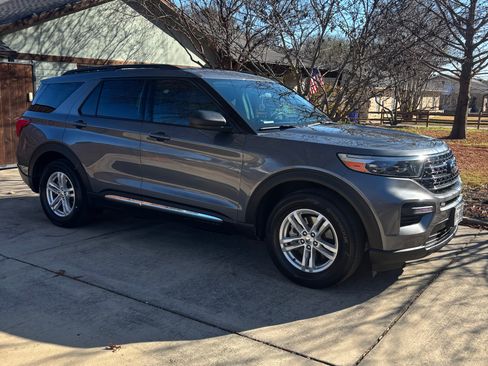 Used 2021 Ford Explorer XLT image 19