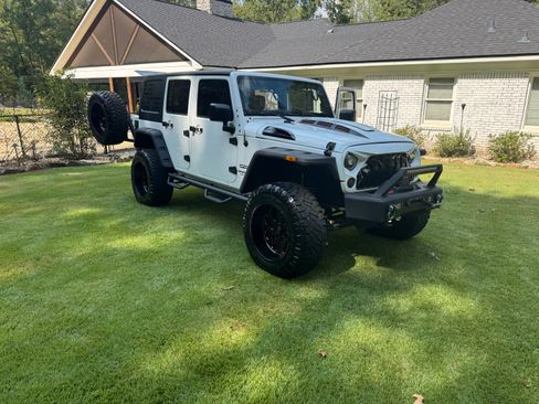 Used 2018 Jeep Wrangler Unlimited Sport S image 1