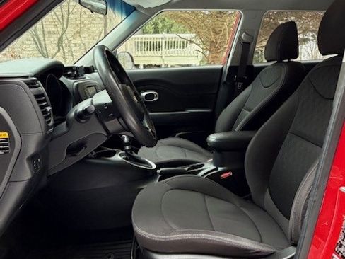 Used 2019 Kia Soul image 17