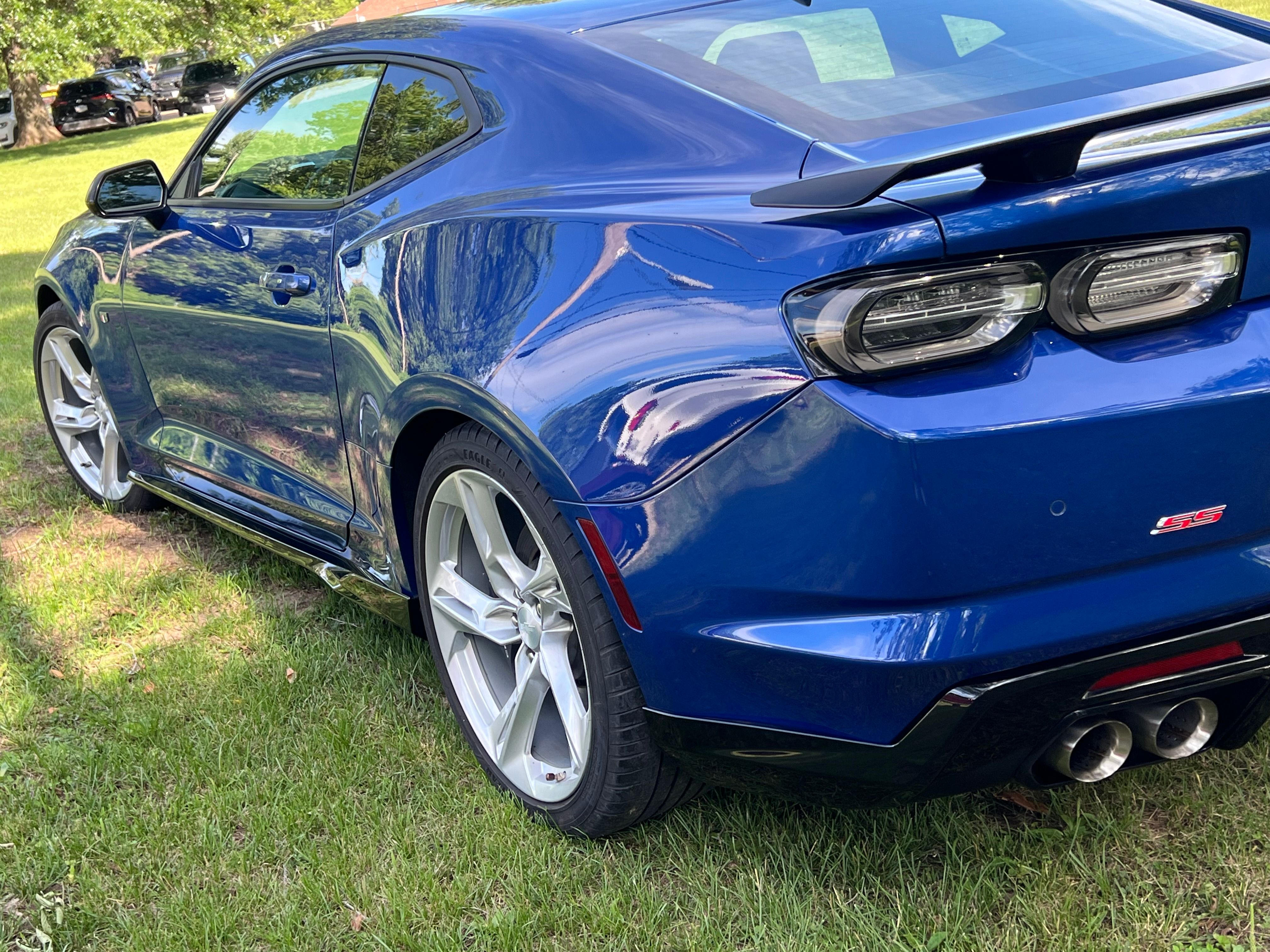 Used 2019 Chevrolet Camaro SS w/ Black Appearance Package RWD image 2