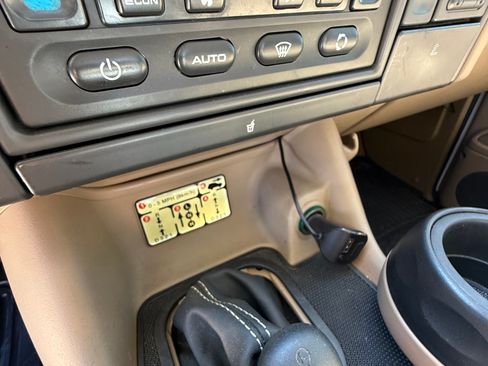 Used 2001 Land Rover Discovery SE image 16