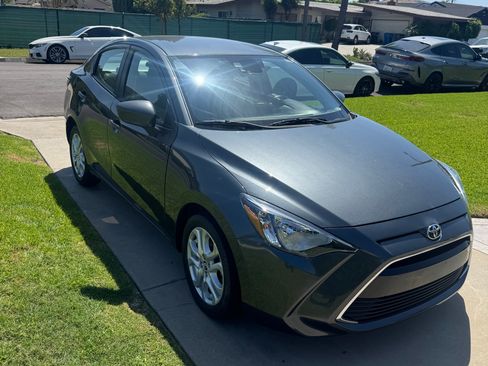 Used 2018 Toyota Yaris iA FWD image 2