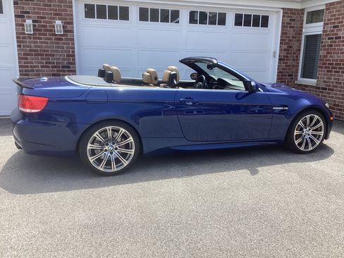 Used 2009 BMW M3 Convertible RWD image 2
