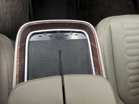 Used 2024 Rivian R1S Launch Edition AWD/4WD image 6