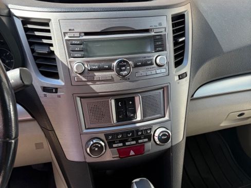 Used 2010 Subaru Outback 2.5i Premium image 11