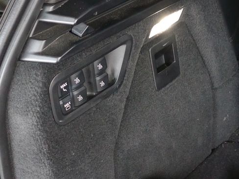 Used 2022 BMW X7 xDrive40i w/ M Sport Package image 11