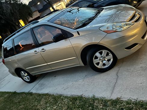 Used 2006 Toyota Sienna CE image 1