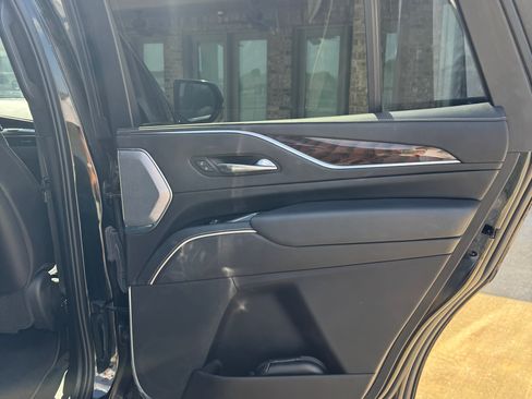 Used 2022 Cadillac Escalade Premium Luxury Platinum image 17