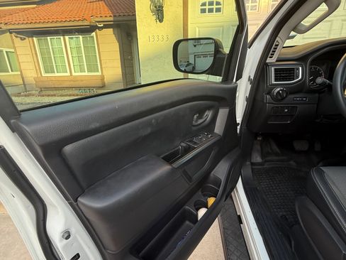 Used 2018 Nissan Titan S w/ S Utility Package RWD image 16
