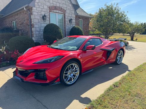 Used 2024 Chevrolet Corvette Z06 w/ Z07 Performance Package image 18