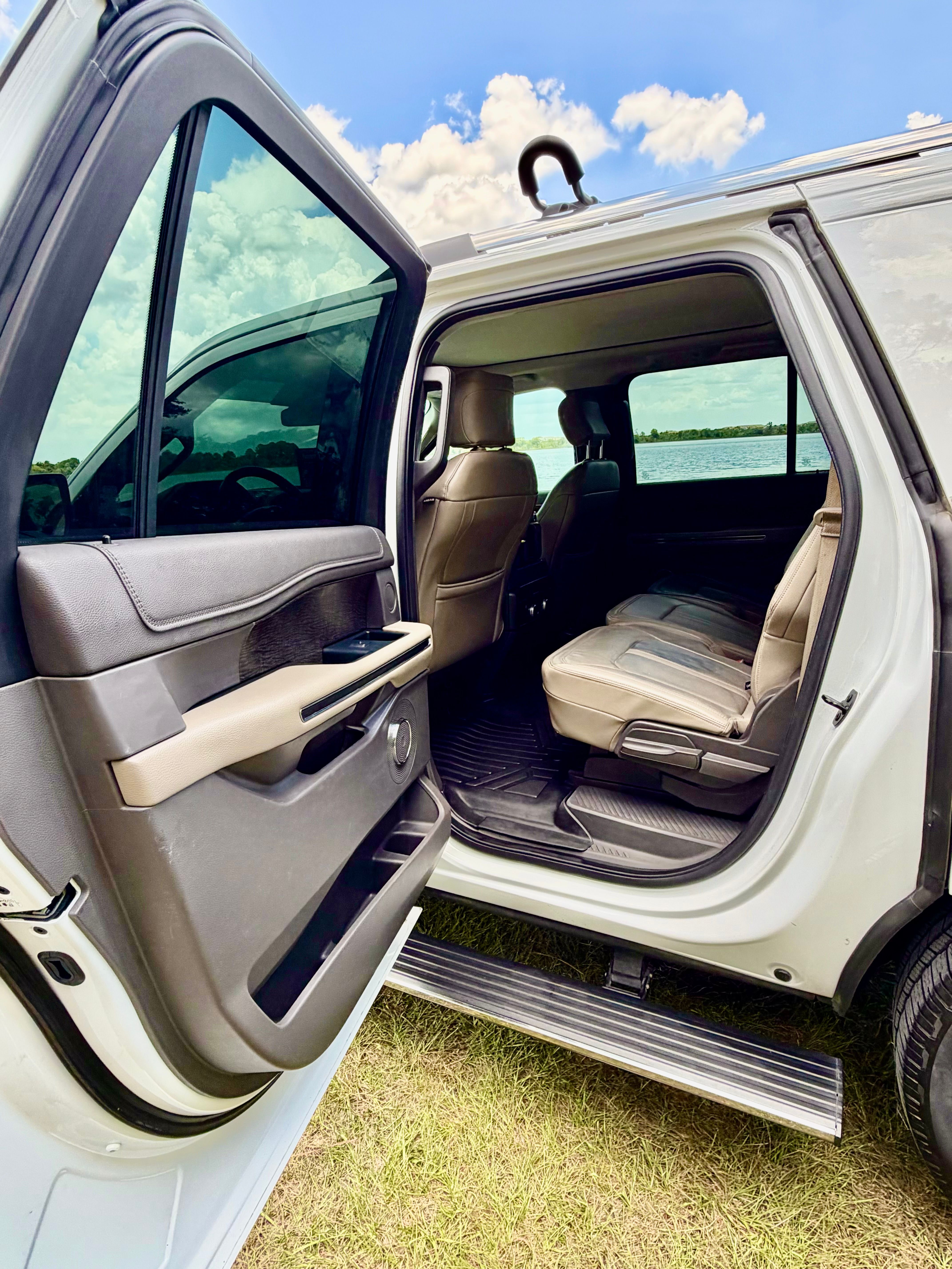 Used 2018 Ford Expedition Max Limited RWD image 11