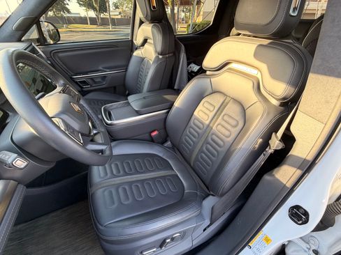 Used 2023 Rivian R1T Adventure image 8