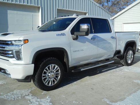 Used 2022 Chevrolet Silverado 2500 High Country w/ Z71 Off-Road Package image 22