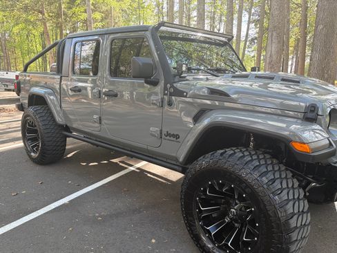 Used 2021 Jeep Gladiator Sport image 10