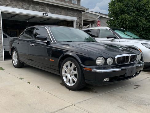 Used 2004 Jaguar XJ8 RWD image 2
