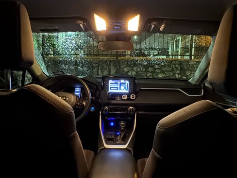 Used 2021 Toyota RAV4 XLE image 12