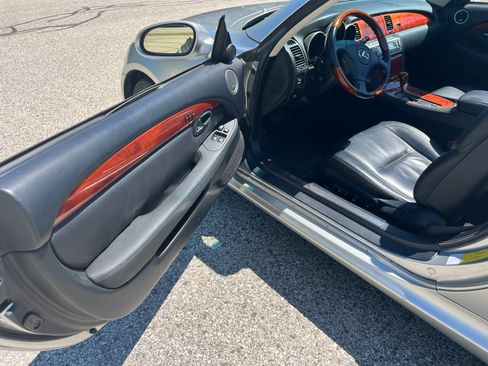 Used 2005 Lexus SC 430 Convertible RWD image 8