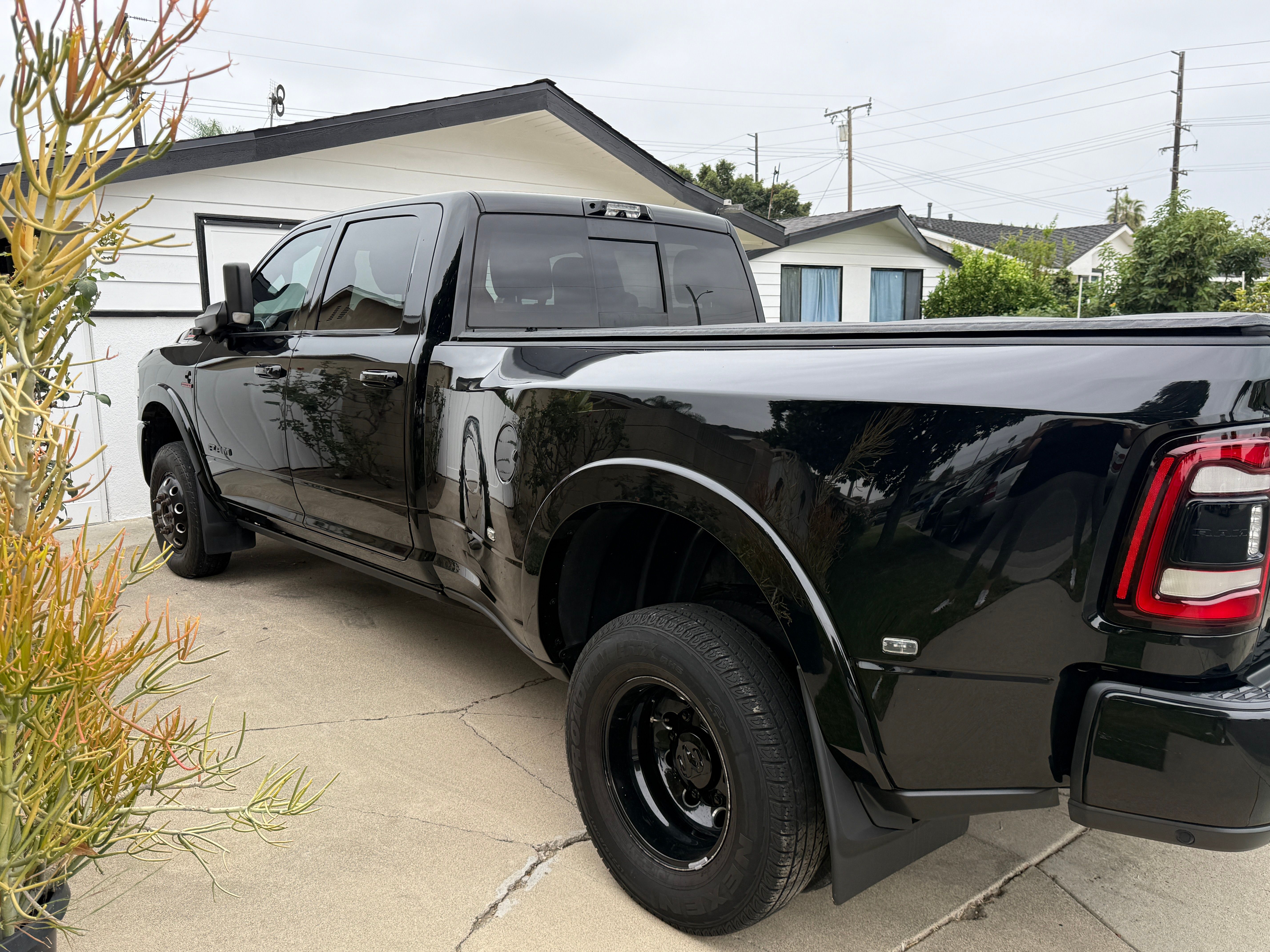 Used 2021 RAM 3500 Laramie AWD/4WD image 9