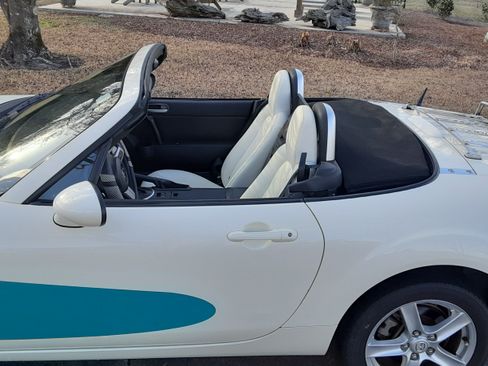 Used 2006 MAZDA MX-5 Miata Touring RWD image 4