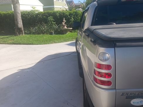 Used 2003 Ford Explorer Sport Trac XLT image 6