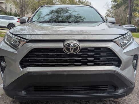 Used 2020 Toyota RAV4 XLE w/ Convenience Package image 4