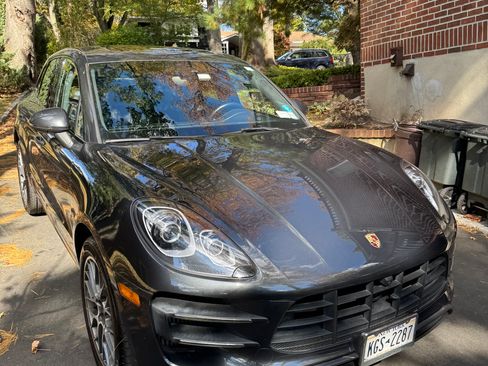 Used 2017 Porsche Macan Turbo image 16
