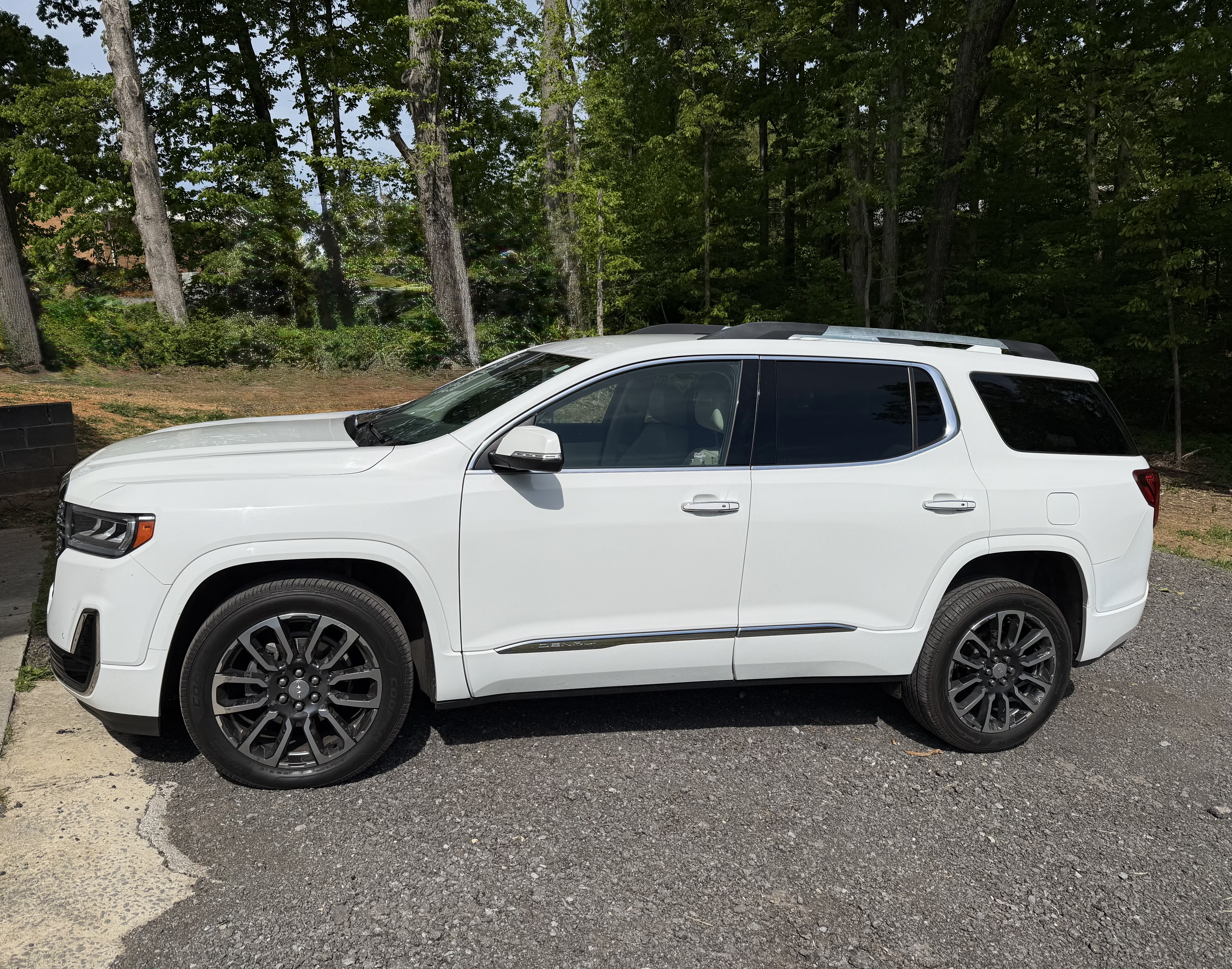 Used 2020 GMC Acadia Denali FWD image 1